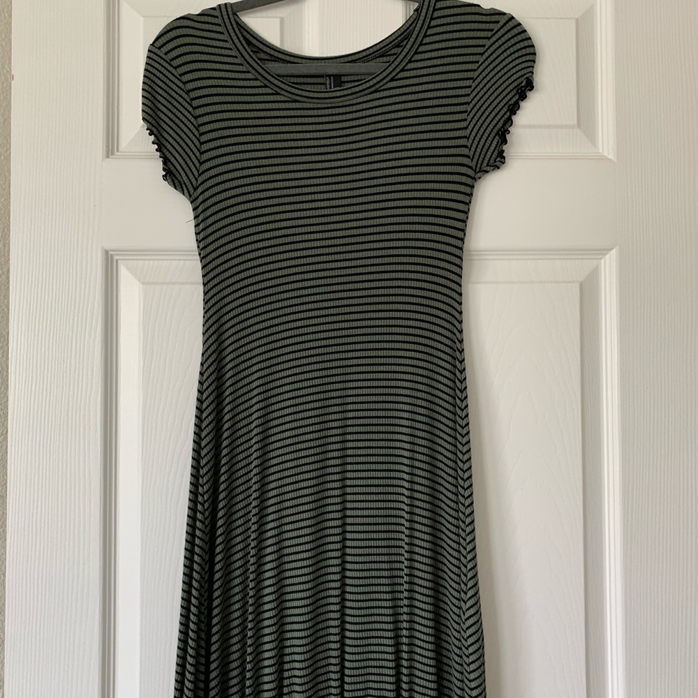 Forever 21 Green Ribbed Ruffled Dress